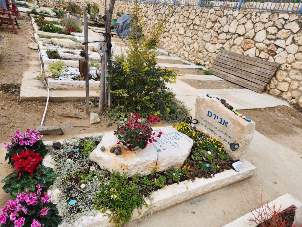 עיצוב מצבות בחיפה עם דגש על איכות, רגש והנצחה